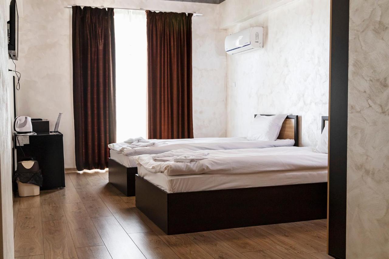 Family Hotel - City Hotel Yambol Buitenkant foto