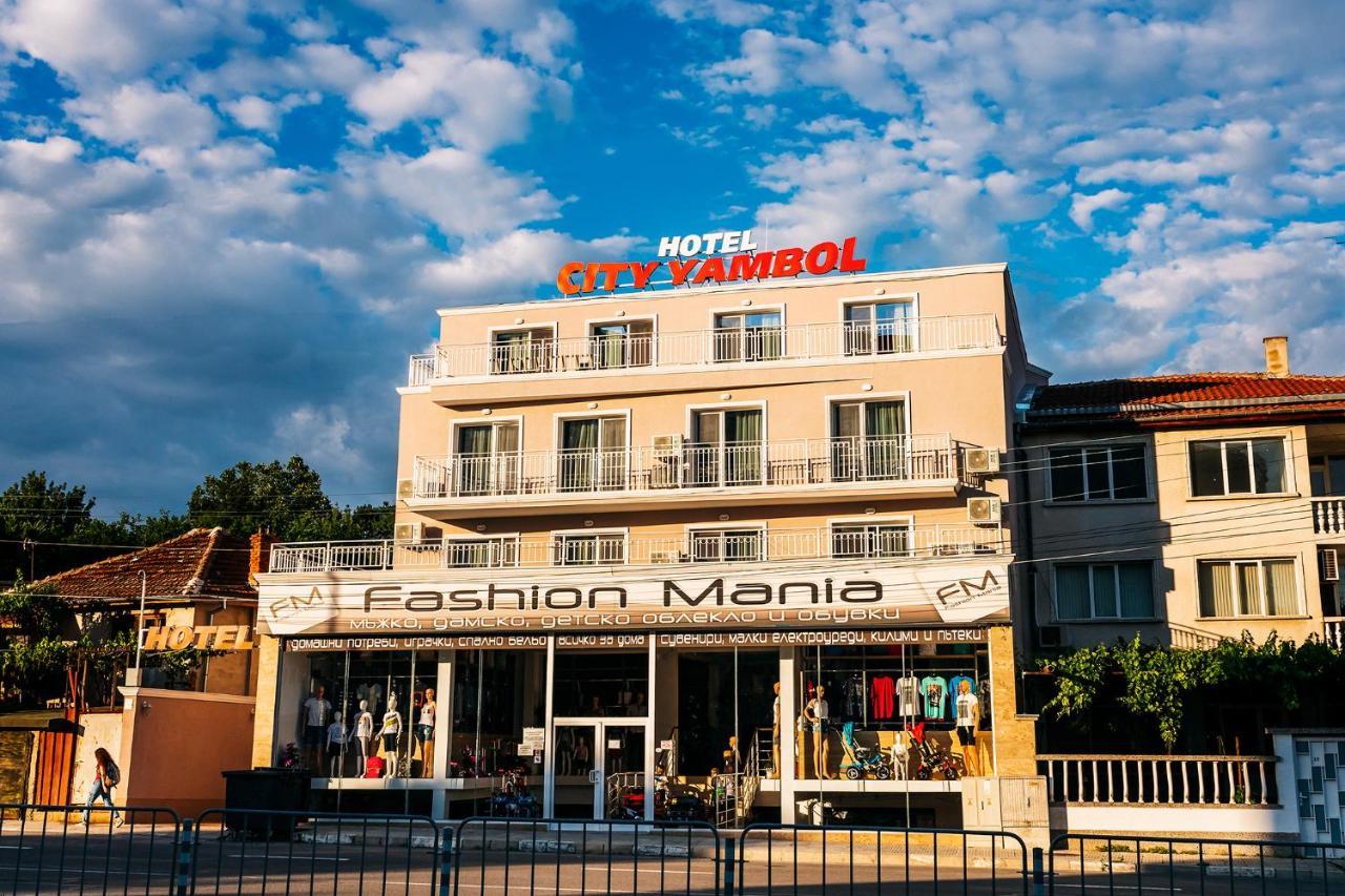 Family Hotel - City Hotel Yambol Buitenkant foto