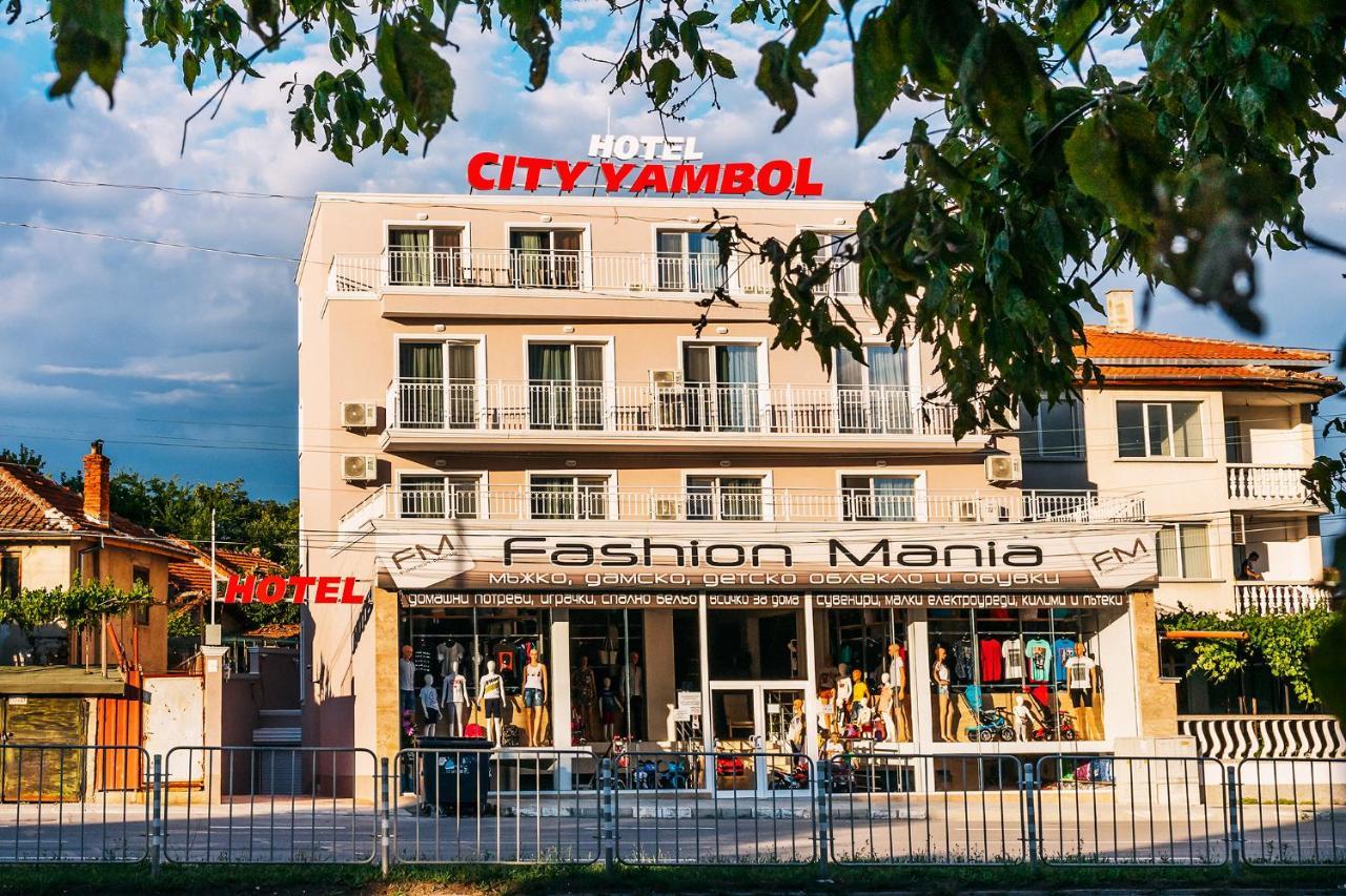 Family Hotel - City Hotel Yambol Buitenkant foto