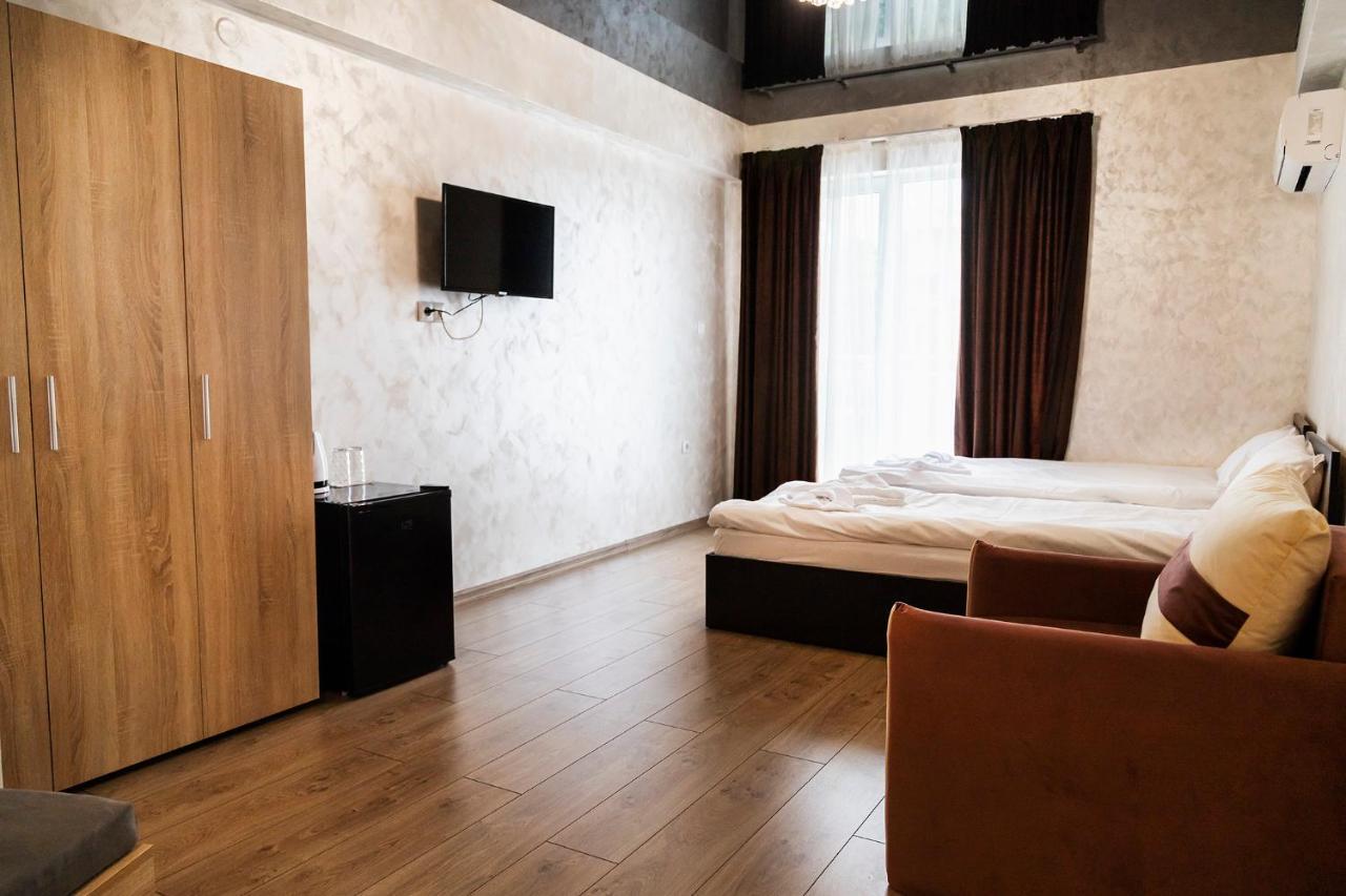 Family Hotel - City Hotel Yambol Buitenkant foto