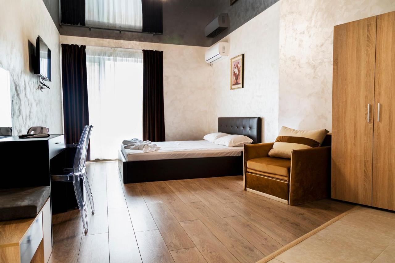 Family Hotel - City Hotel Yambol Buitenkant foto