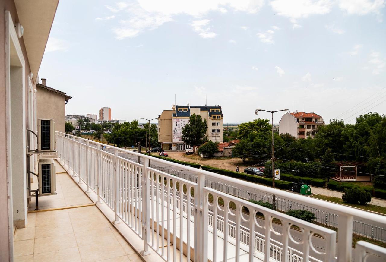Family Hotel - City Hotel Yambol Buitenkant foto