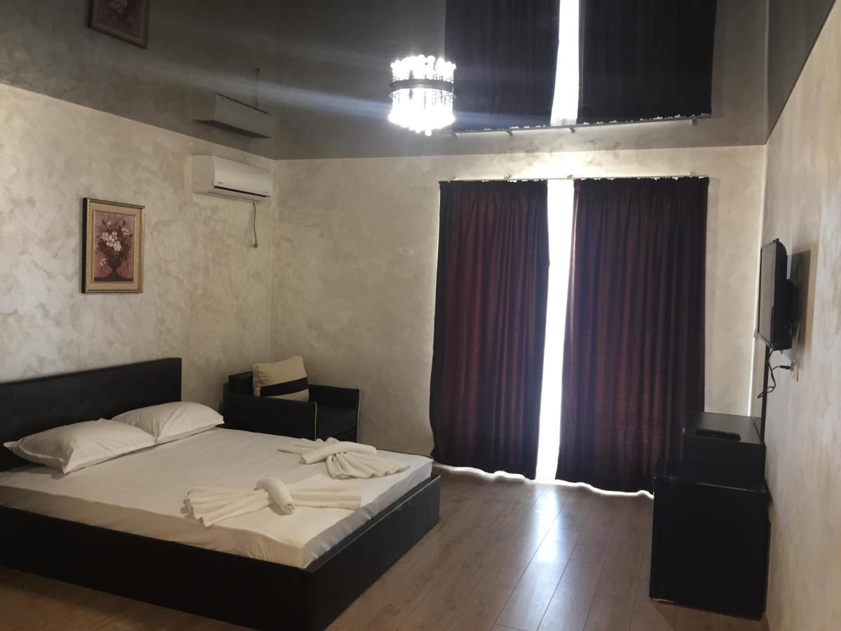 Family Hotel - City Hotel Yambol Buitenkant foto